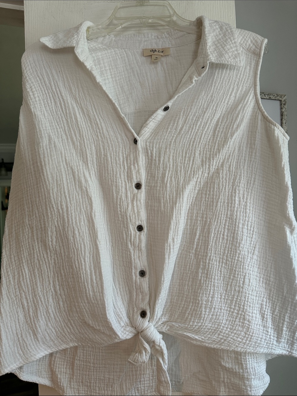 Style & Co. White Sleeveless Button-Down Tie-Hem Gauze Top
